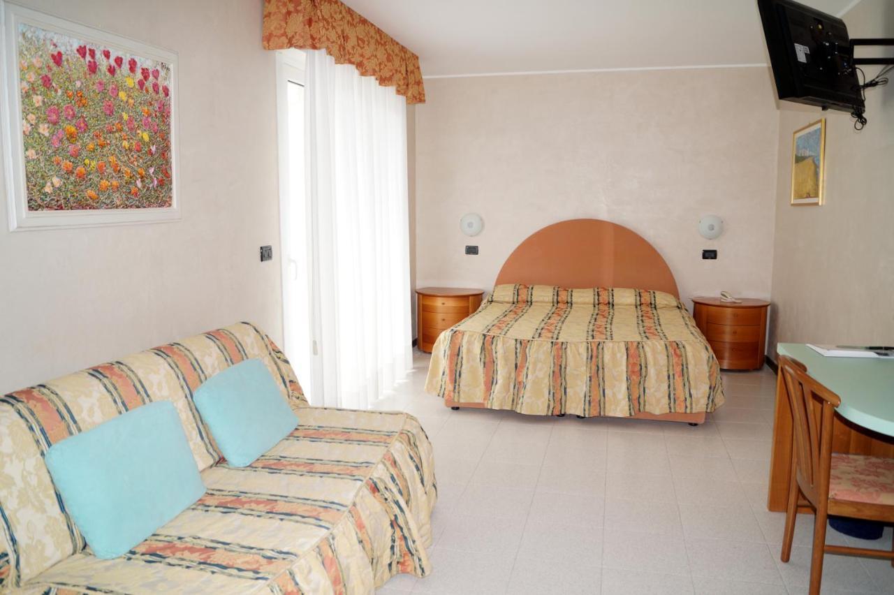 Hotel La Pigna リニャーノ・サッビアドーロ エクステリア 写真