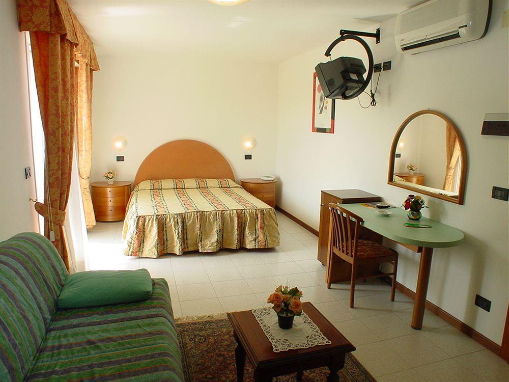 Hotel La Pigna リニャーノ・サッビアドーロ エクステリア 写真
