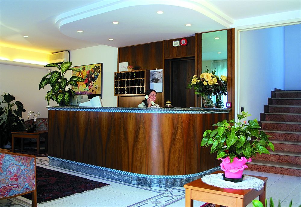 Hotel La Pigna リニャーノ・サッビアドーロ エクステリア 写真